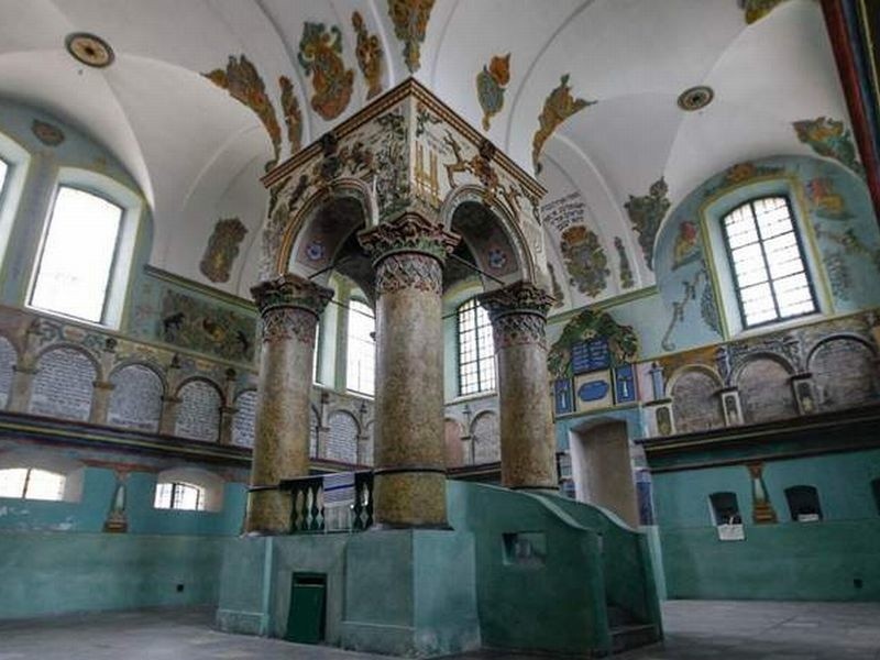 Istotnym miejscem na Podkarpaciu jest synagoga w Łańcucie. Jest jedną z najlepiej zachowanych w Polsce.